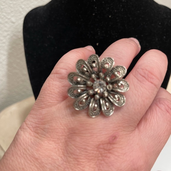 Substantial ring - Picture 3 of 4